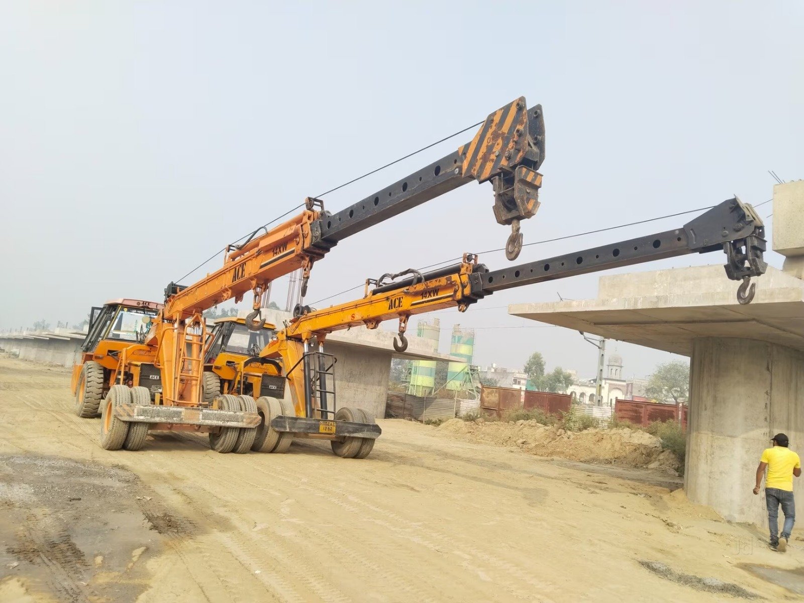 Towing crane on rent